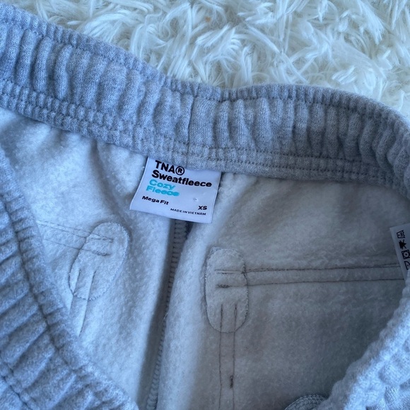 Aritzia TNA Sweatfleece Cozy Fleece Mega Cargo™ Sweatpant - Picture 7 of 8